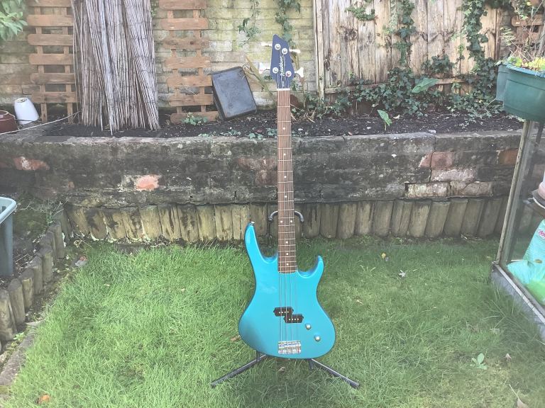 Washburn XB100 Bass Guitar