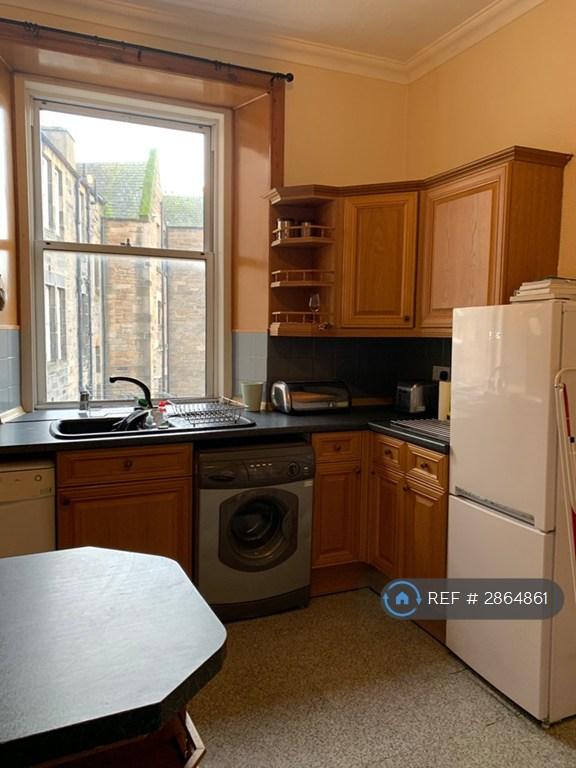 2 bedroom flat in Lady Lawson Street, Edinburgh, EH3 (2 bed) (#2864861)