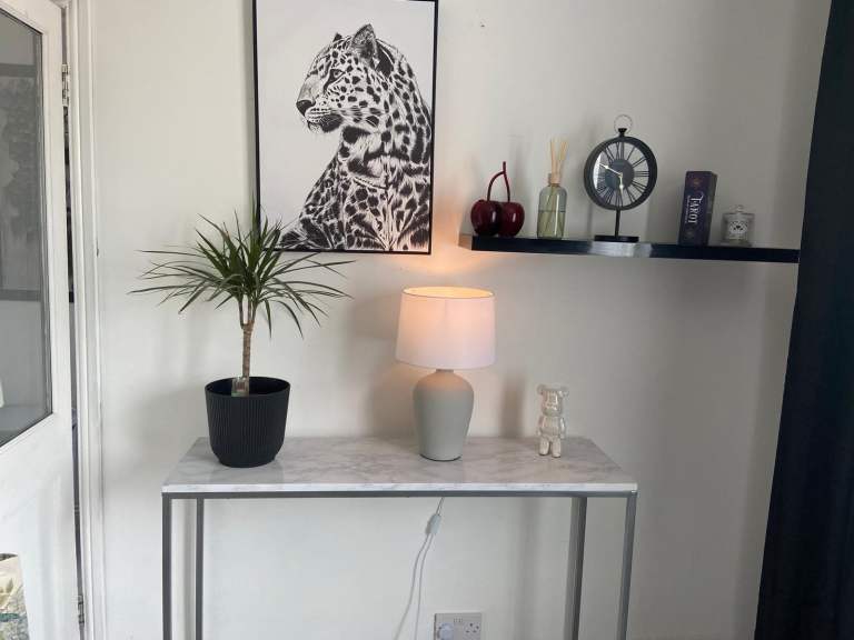 Console table 