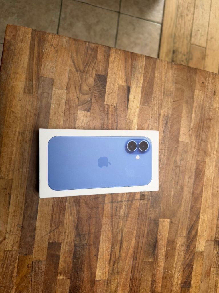 iPhone 16 128 GB (never used) 