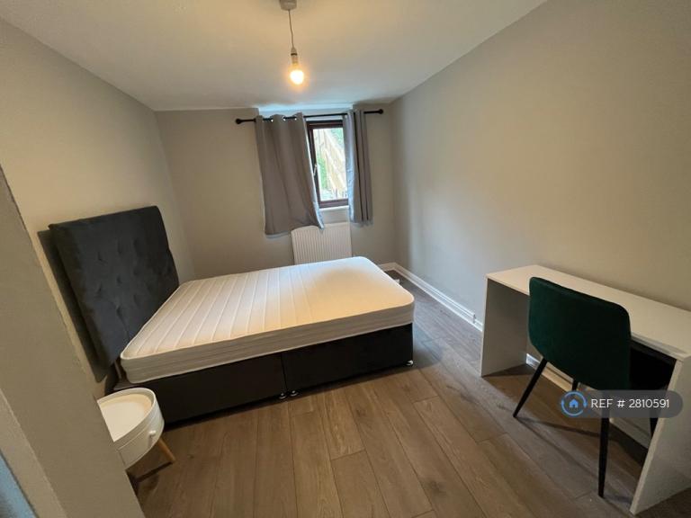 1 bedroom in Lippits Hill, Langdon Hills, Basildon, SS16 (#2810591)