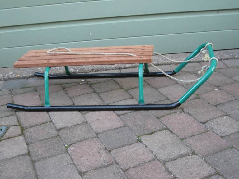 Sturdy toboggan in excellent condition