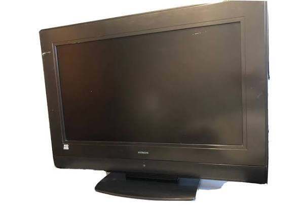 HITACHI 32" LCD TV IDEAL FOR RETRO GAMING 