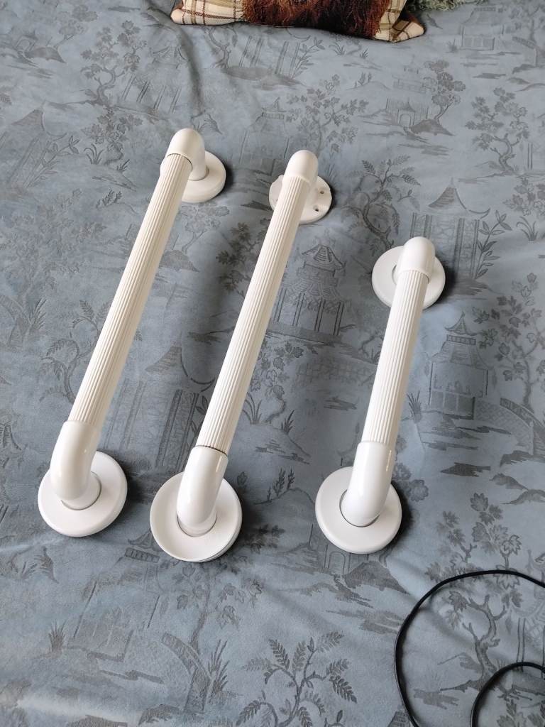 3 white plastic shower hand grabs