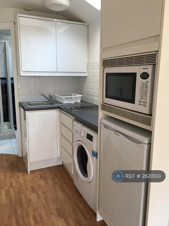 Studio flat in Clitherow Avenue, London, W7 (#2820133)