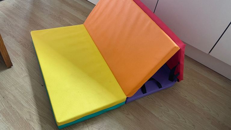 Foldable gym mat 
