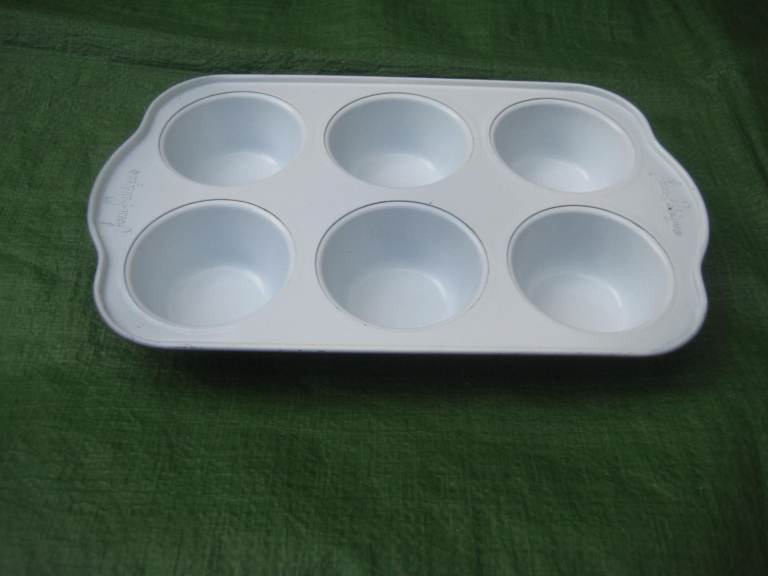 Jean-Patrique Carbon Steel Non-Stick Coating  Mince Pie, Cupcake or Muffin Baking Tray for £3.00