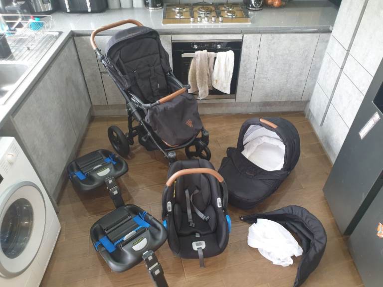 Venicci Pram (3 in 1) System + 2x Car Isofix base
