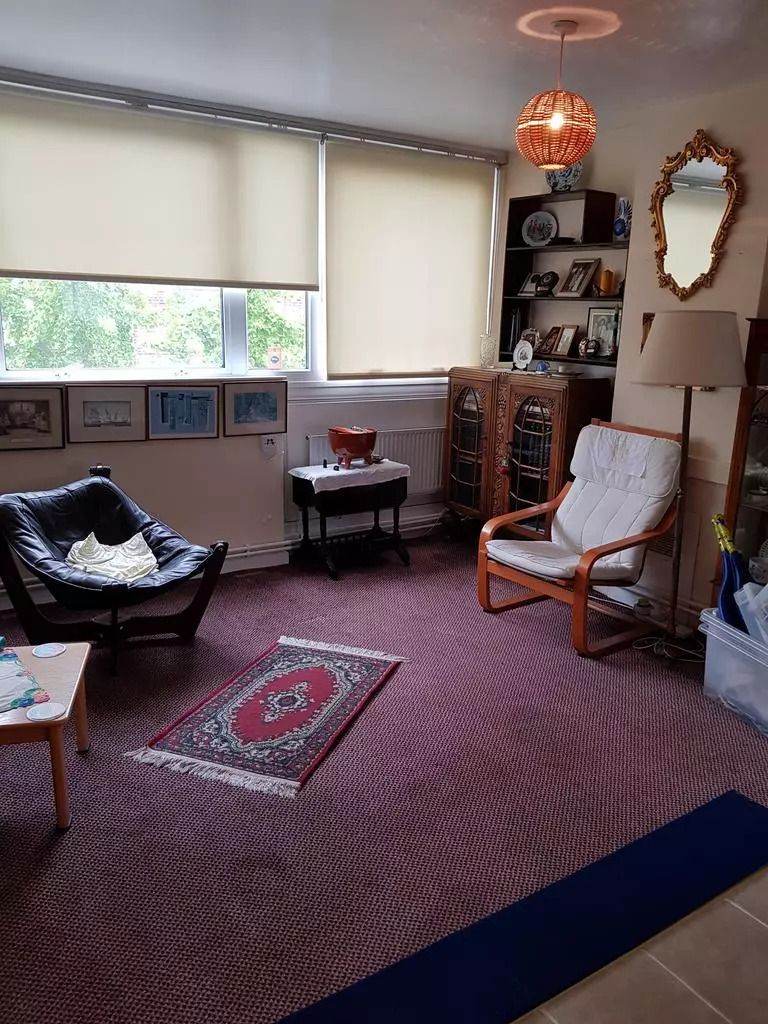 Selection of Two Rooms to Rent in Flat - Adair Road, Ladbroke Grove, W10 5ED - All bills included