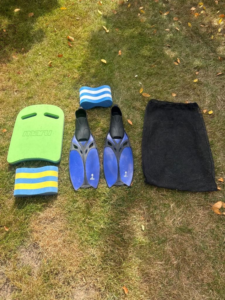 Swimming Fins, Floats, and Net - Size 7-8