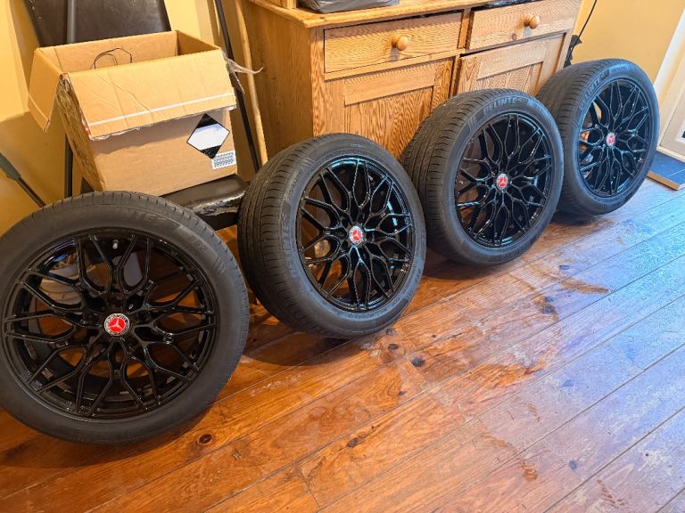 17" Alloys fitted with almost new tyres +20mm spacers.