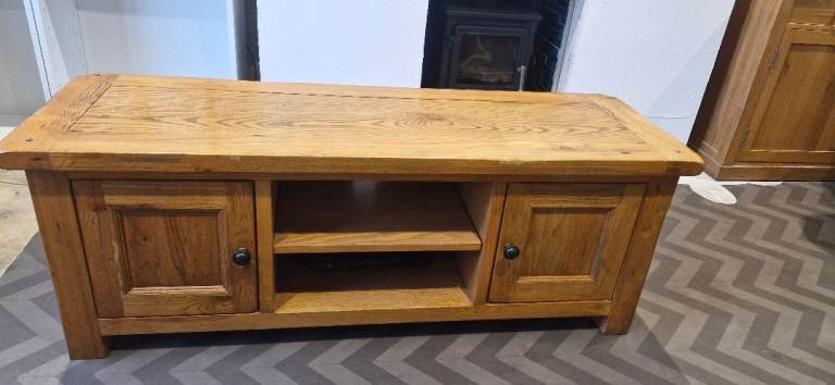 Oak land solid wood tv unit