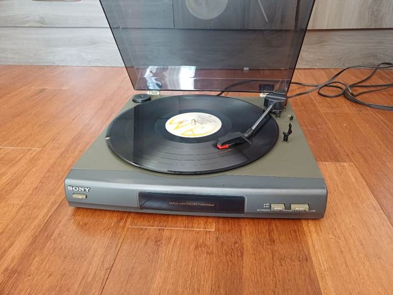 Midi sized SONY auto return record player 