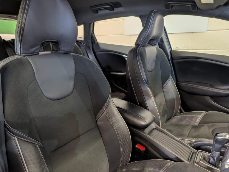 2019 Volvo V40 2.0 T2 GPF R-Design Nav Plus Euro 6 (s/s) 5dr HATCHBACK Petrol Manual