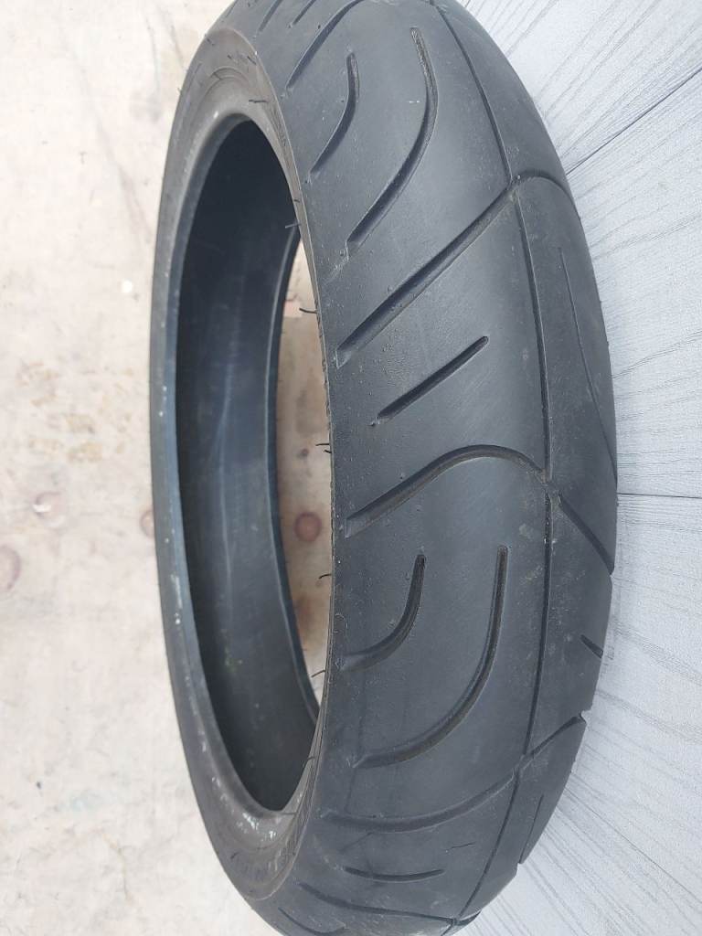 Motorcycle tyre, front 120/70/17 