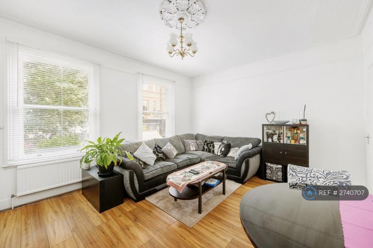 1 bedroom flat in Churchfield Road, London, W3 (1 bed) (#2740707)