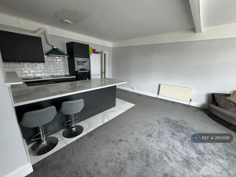 1 bedroom flat in Livingstone Circus, Gillingham, ME7 (1 bed) (#2953126)