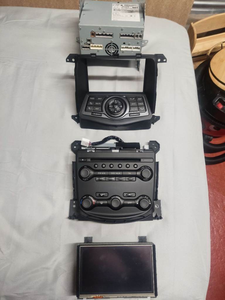 Nissan 370Z Nav/CD/Radio complete unit 