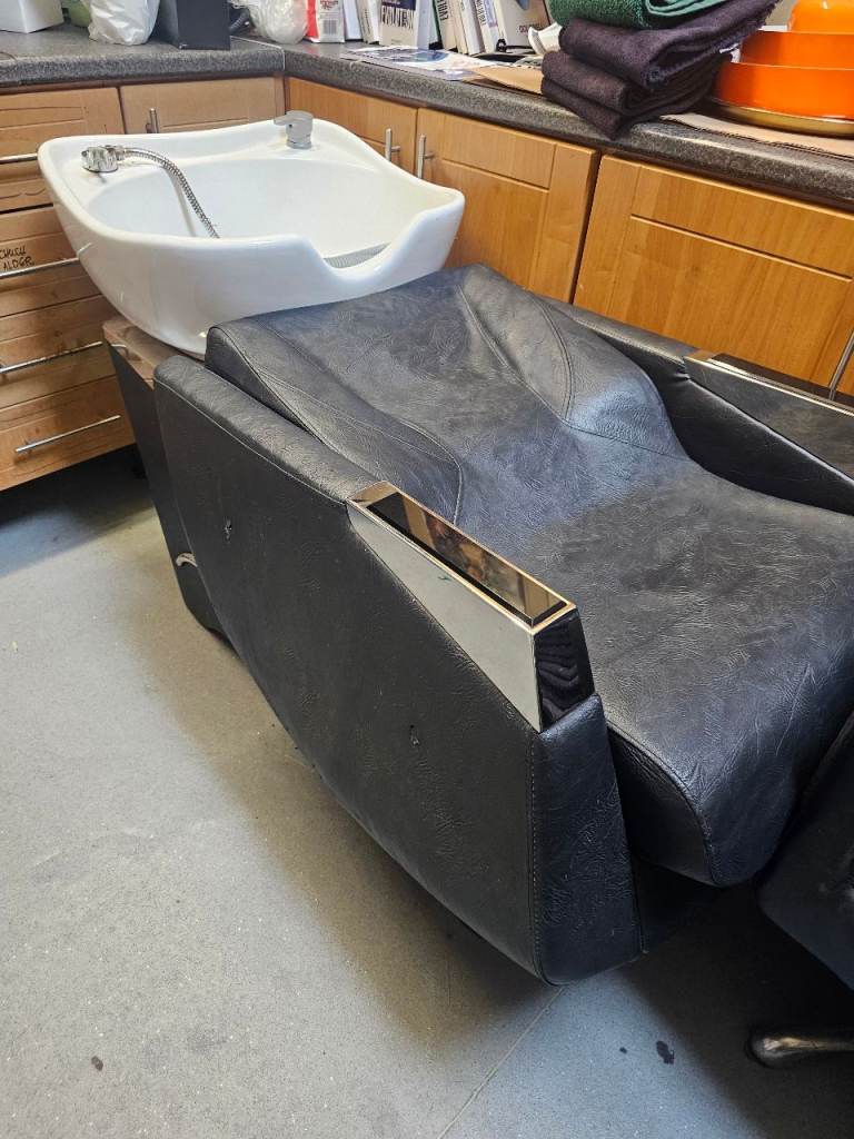 4 black salon hairdressing chairs and lie down backwash