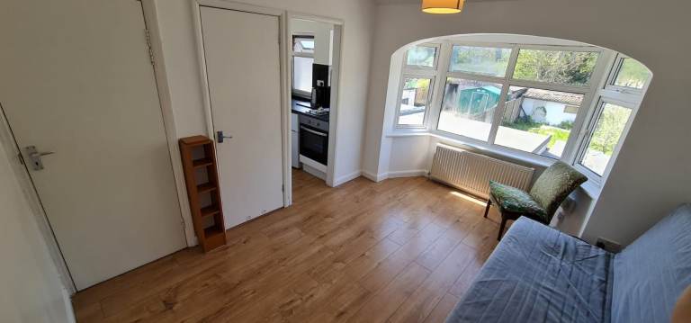 Spacious studio including all bills except council in Hanger lane-PARK AVENUE