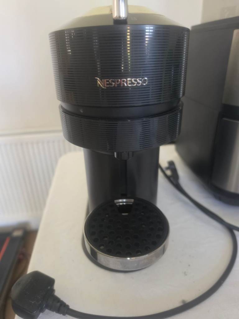Nespresso Coffee Machine – Black, Good Condition