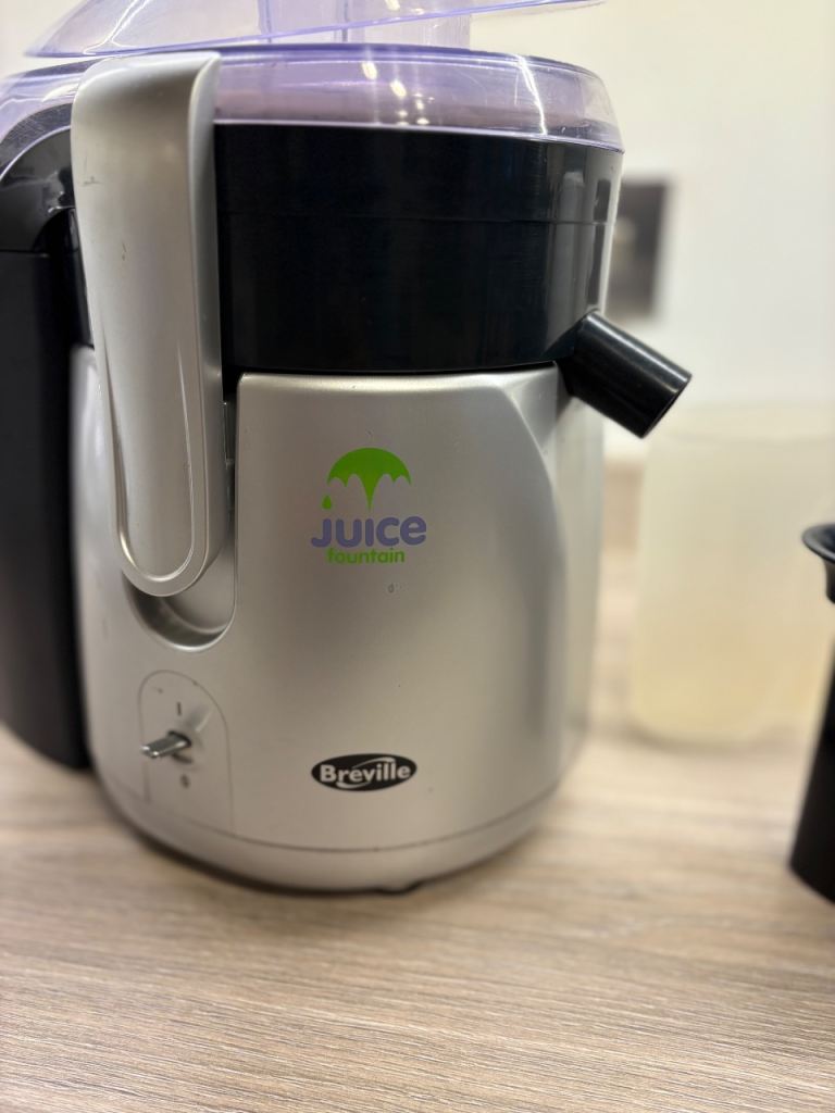 Breville Juice Fountain Junior JE22  Silver/Black 