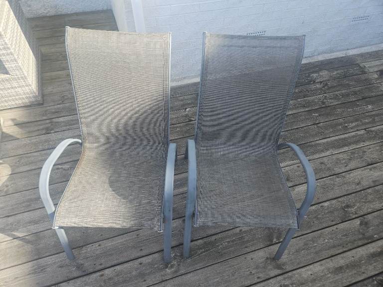 2 garden chairs