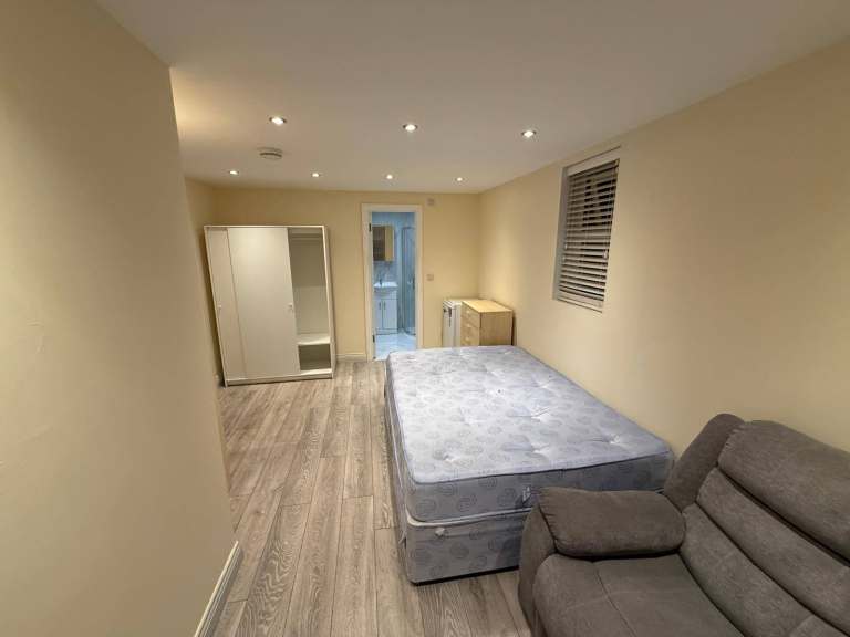 BENEFITS ACCEPTED - Studio Flat Available in Harrow Brent HA0