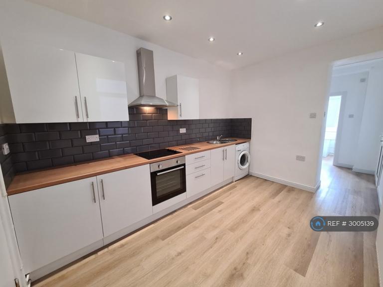 1 bedroom flat in St. Helens Road, Swansea, SA1 (1 bed) (#3005139)