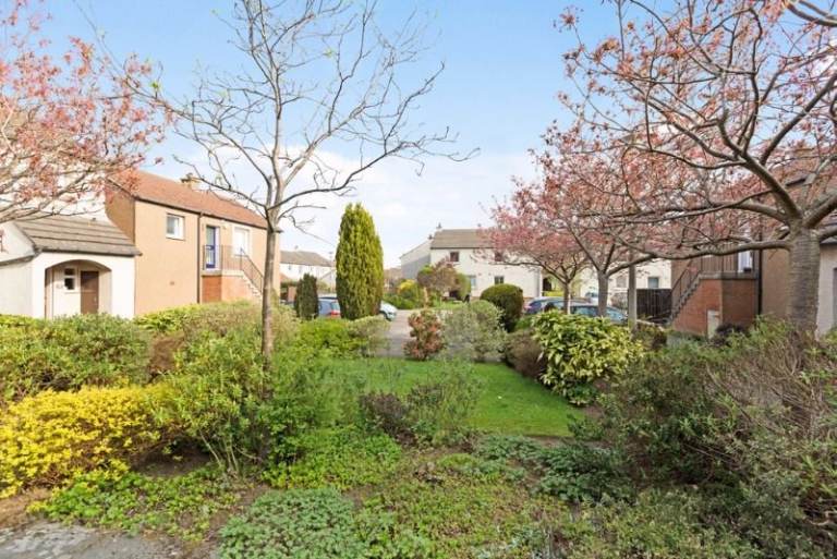 1 Bedroom Flat, Bonaly Rise, Edinburgh  