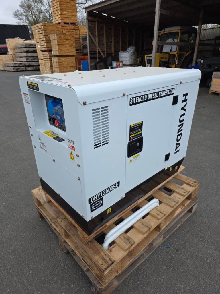 Hyundai DHY12500SE Diesel Generator – ONLY 9 HOURS – £2,995