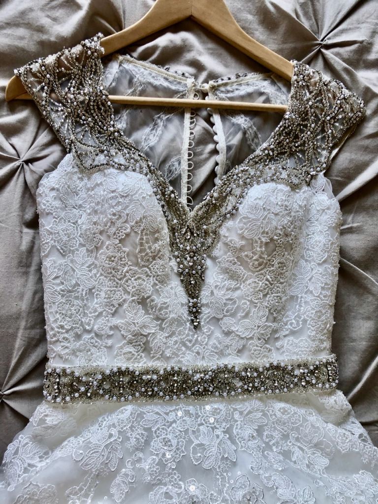 RONALD JOYCE WEDDING DRESS, SIZE 8-10, STUNNING.