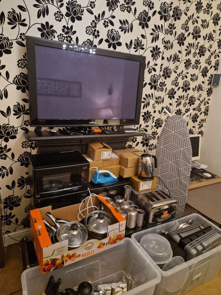 Kitchenware Bundle - Pots, Pans, Trays, and More
