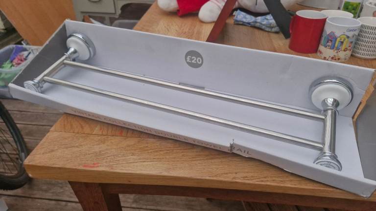 Brand new Dunelm towel rail