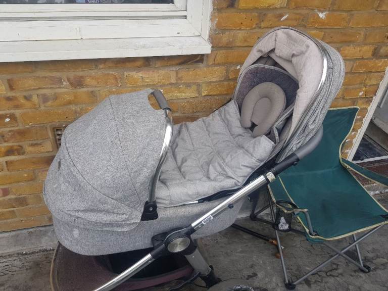 Grey Baby Pram/Pushchair with Carrycot – Good Condition