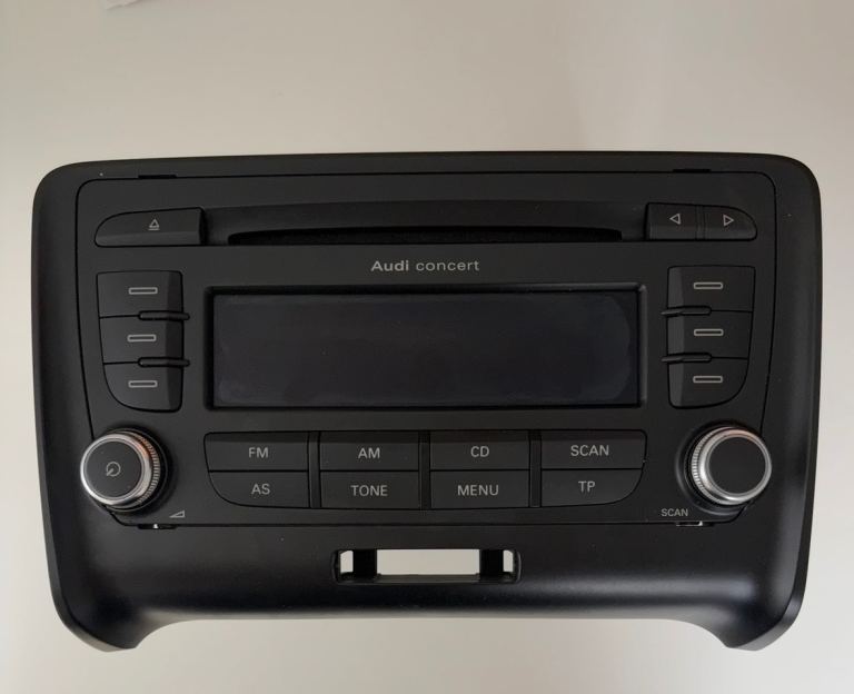  Genuine Audi TT 2010 Concert Radio / CD Player