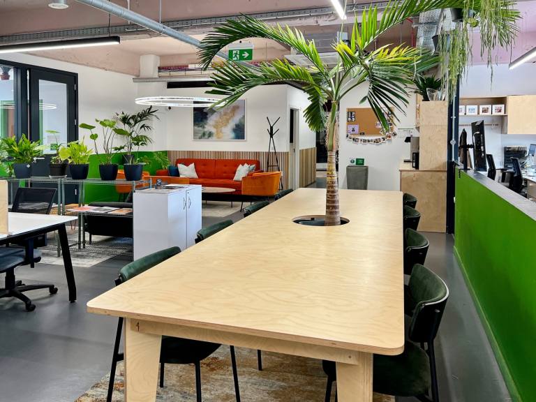 London - SW6 1EL \ Office Space Designed for 3 Workstations