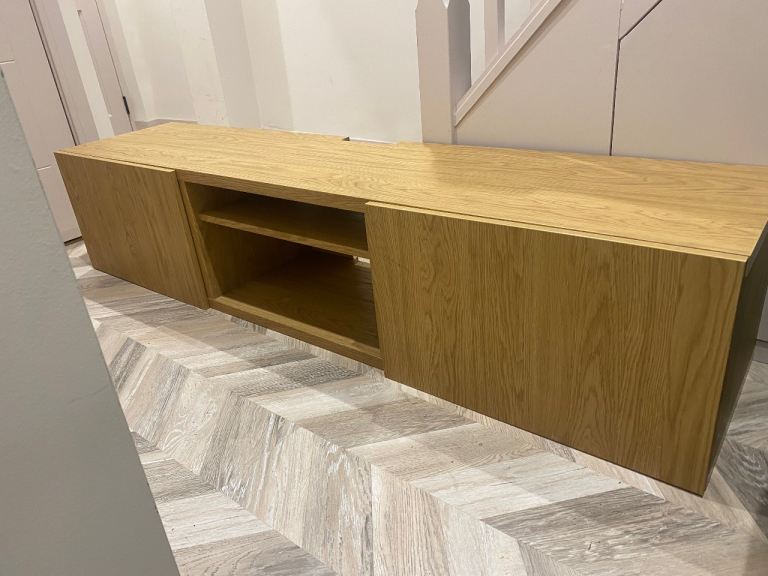 FREE DELIVERY,1 mil around new makdeerřOak Effect TV Unit with Storage – Good Condition