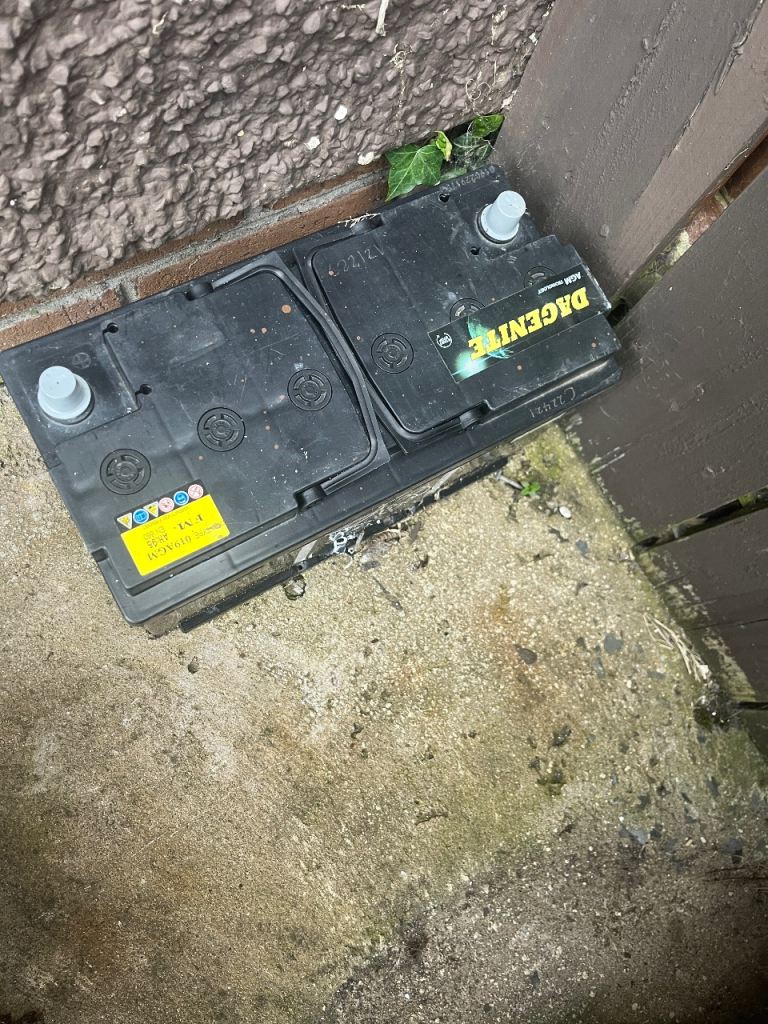Heavy duty car battery 