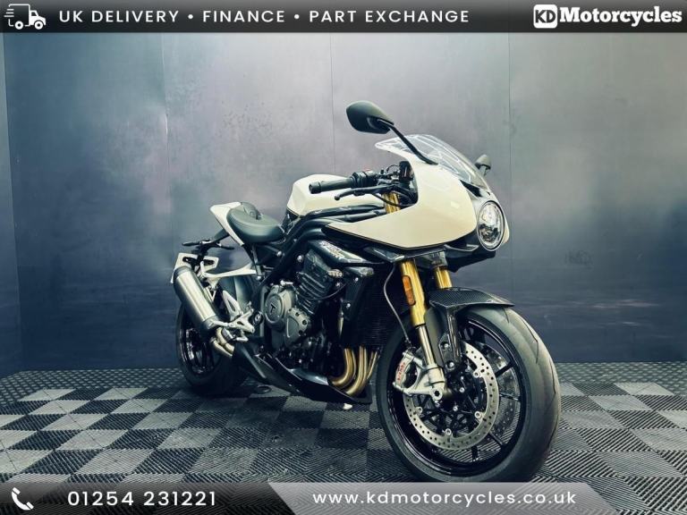 Triumph Speed Triple 1200 RR 2022 White Very Low Miles