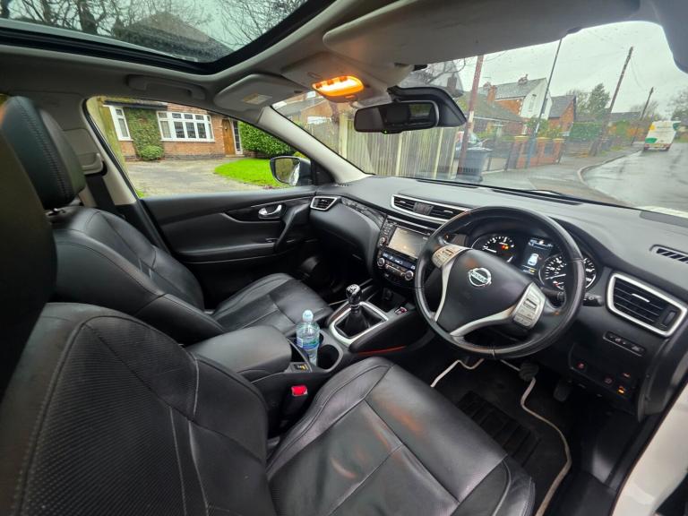 2015 Nissan Qashqai 1.5 dCi Tekna 5dr HATCHBACK Diesel Manual