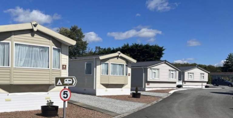 Mobile home to rent on residential private quiet park home park lodge to rent long term or short 