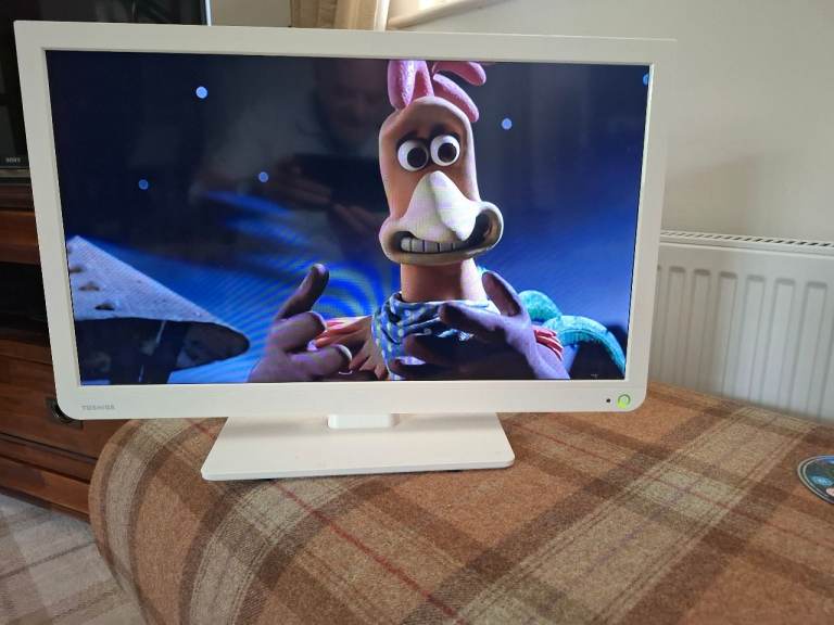 Toshiba 24inch Light weight Freeview TV with Integrated DVD player