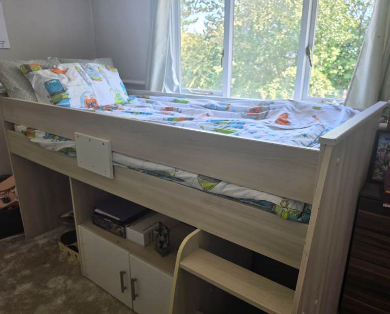  Single bed with storage