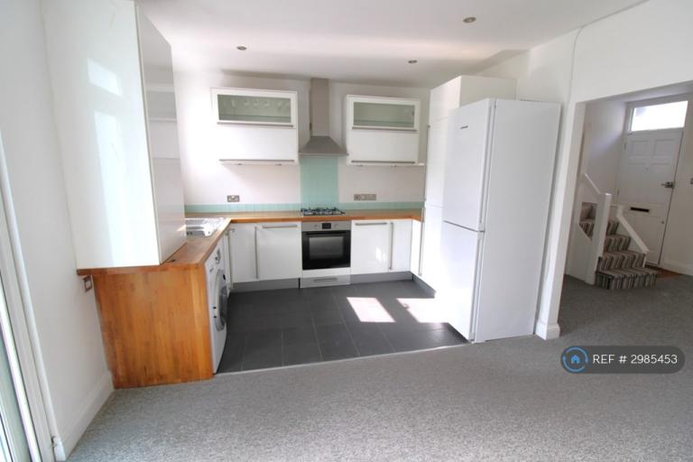 2 bedroom flat in Clarendon Road, East Sussex, BN3 (2 bed) (#2985453)