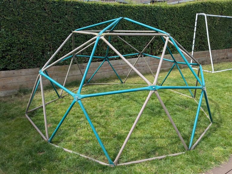 Kids Garden Heavy-Duty Powder-Coated Steel Climbing Dome Frame – Very Good Condition