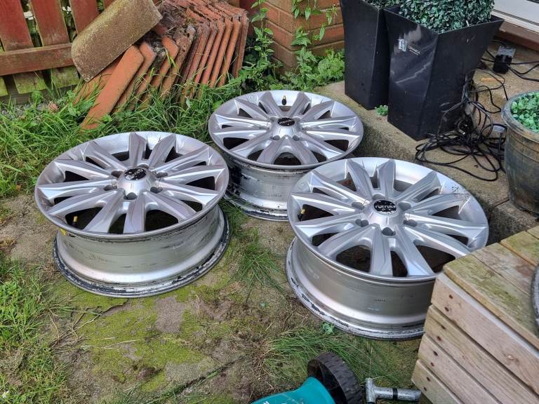 18" Alloy wheels x 4