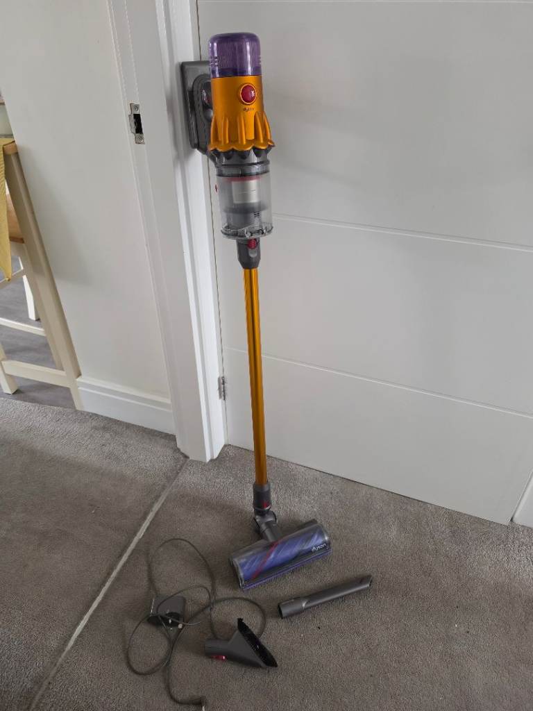 Dyson v12 cordless vacuum cleaner 