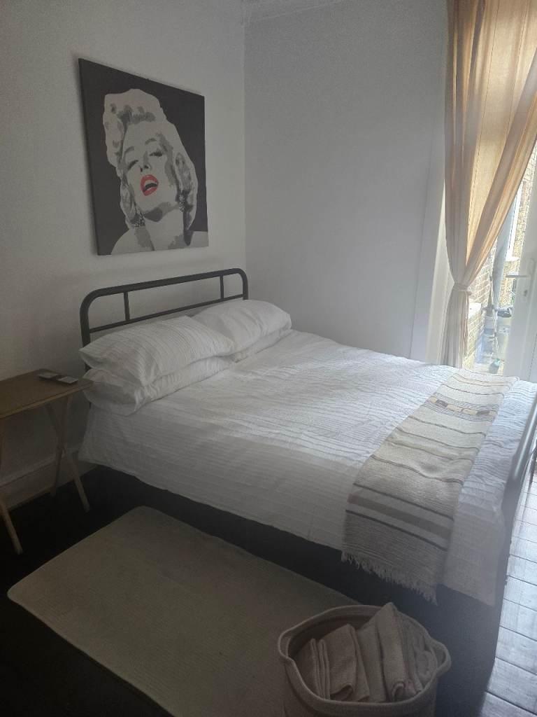 Room with garden access close to central London 