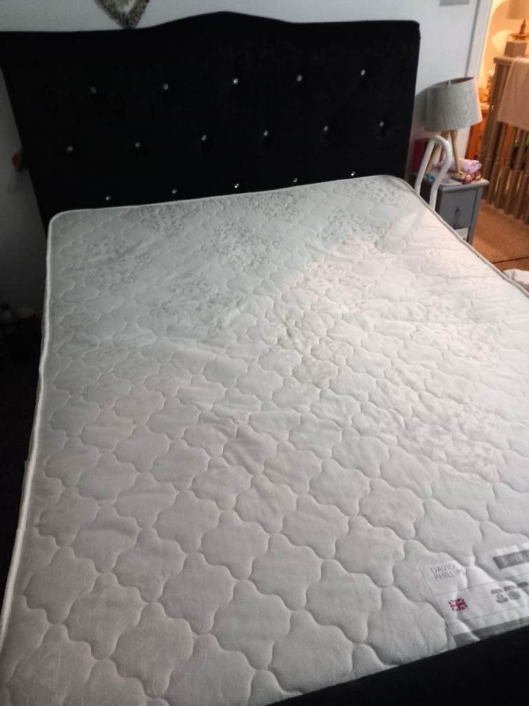 FREE TO TAKE AWAY KINGSIZE BED AND MATTRESS 